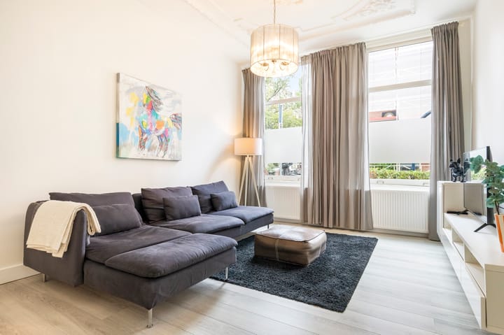 Photo 3 of Alberdingk Thijmstraat 30-H