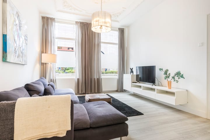 Photo 4 of Alberdingk Thijmstraat 30-H