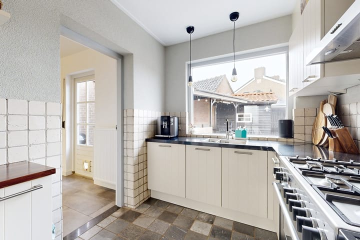 Photo 23 of Oranjestraat 9