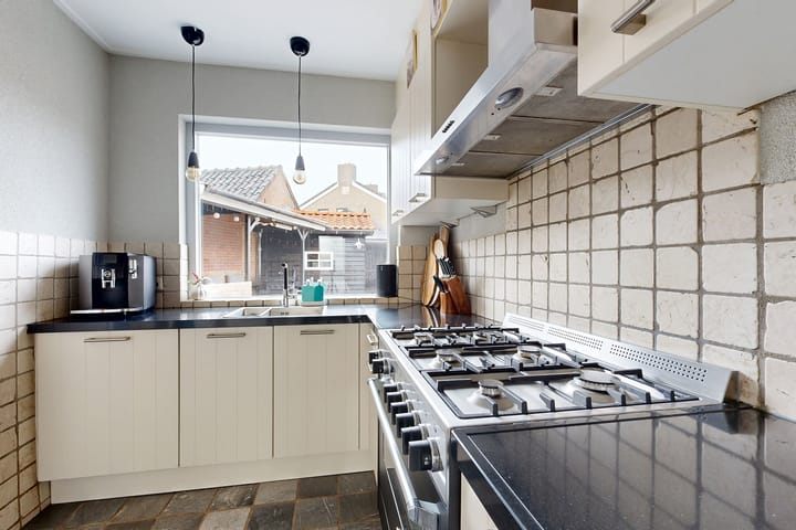 Photo 24 of Oranjestraat 9