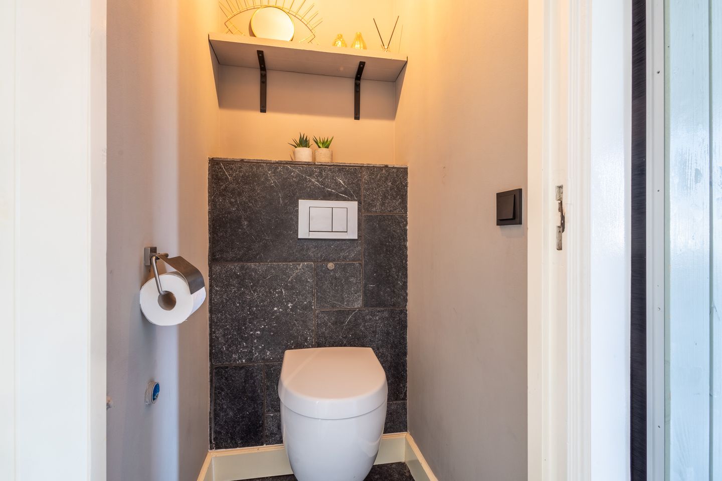 Photo 25 of Johan van Reesstraat 34