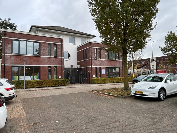 Losplaats 10-A, Uden