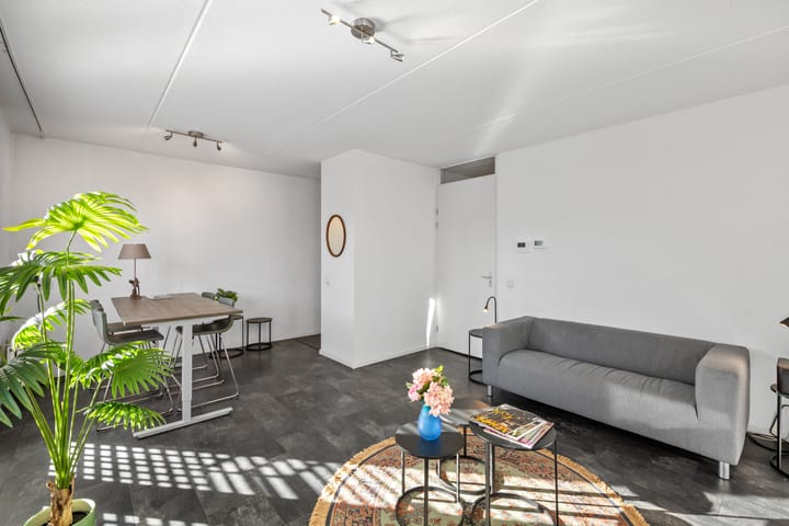 Photo 2 of Emmastraat 41-F