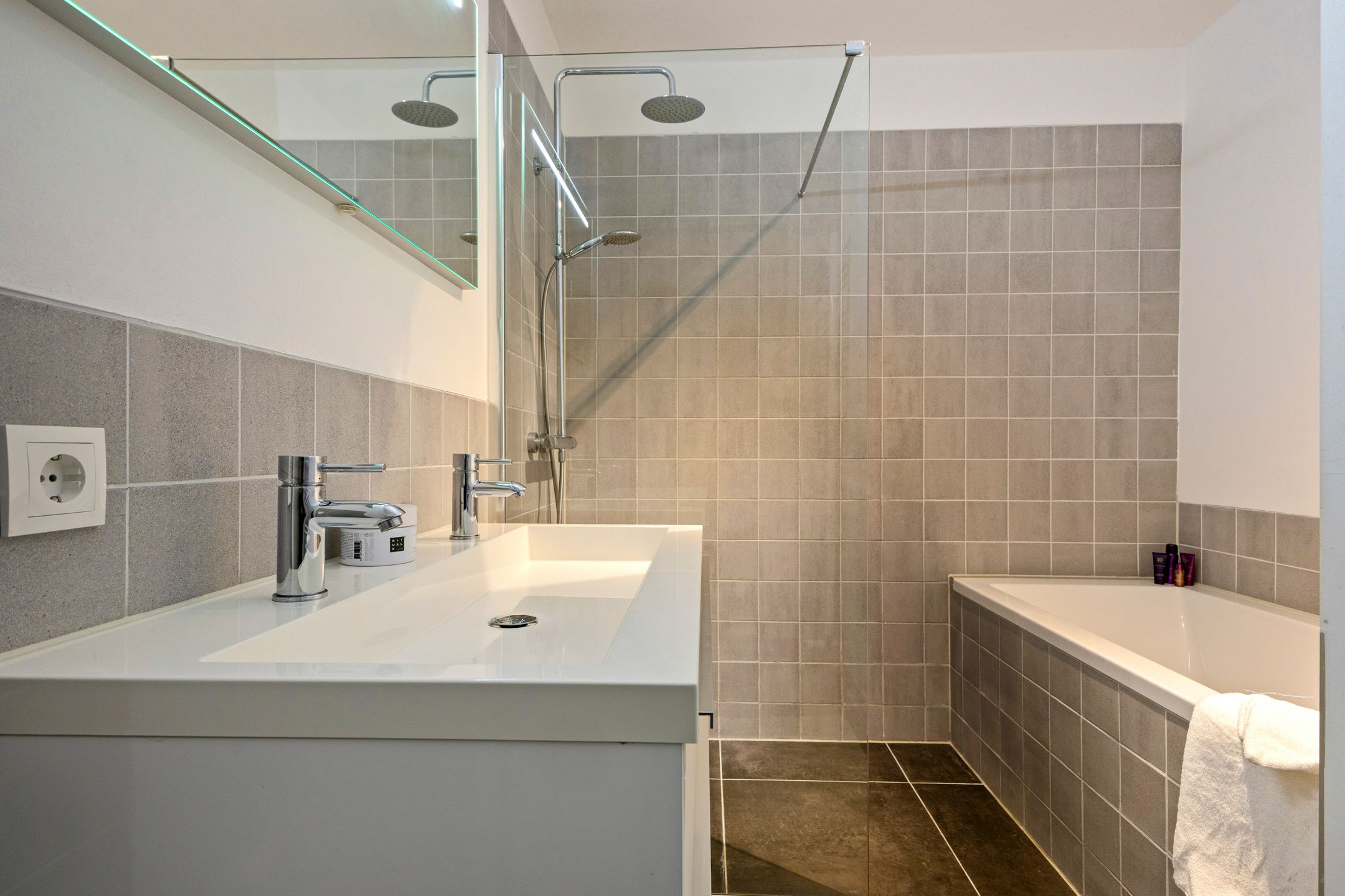 Foto 21 van Emmaplein 49