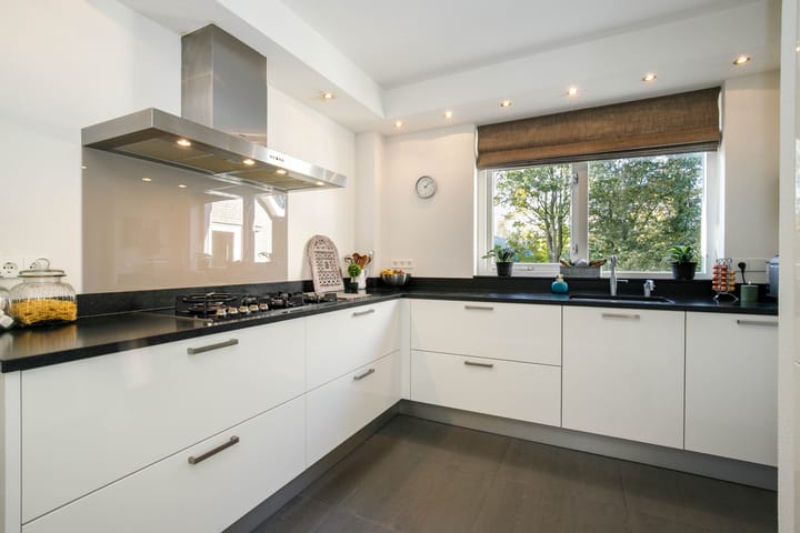 Photo 4 of Wilhelminastraat 77