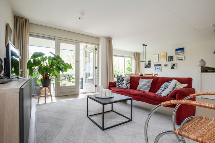 Photo 14 of Dokter Van Haeringenplantsoen 6-02