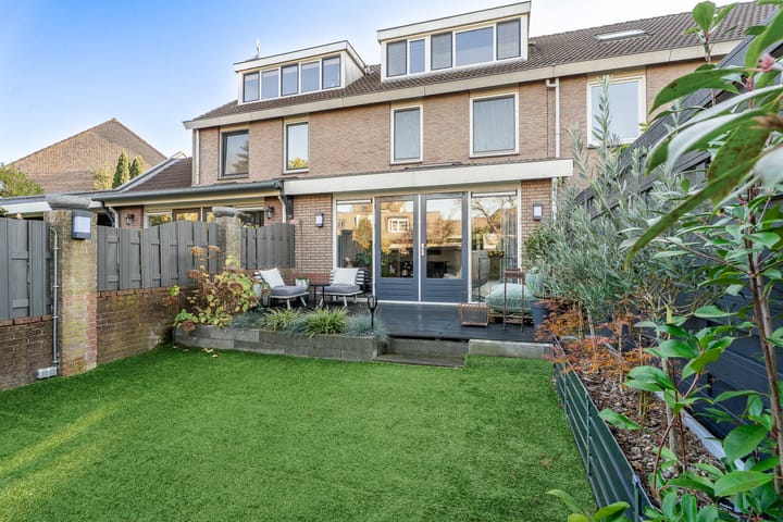 Photo 3 of Elise van Calcarstraat 50