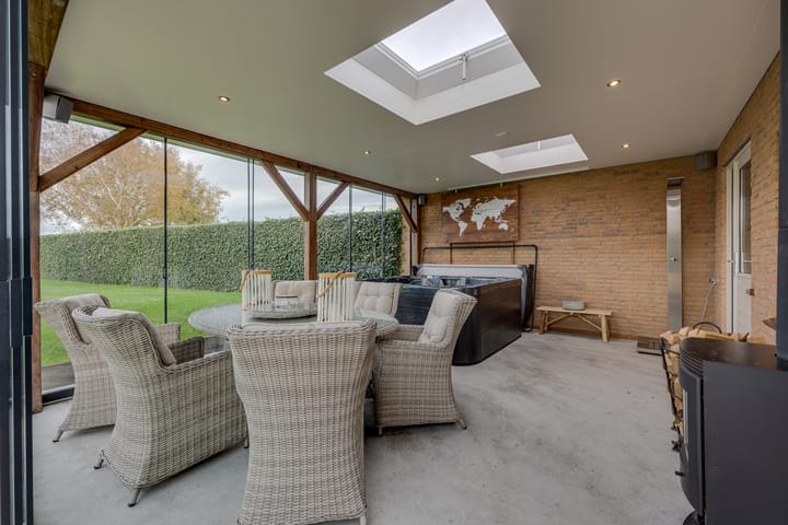 Photo 46 of Burgemeester Bakhuizenlaan 26