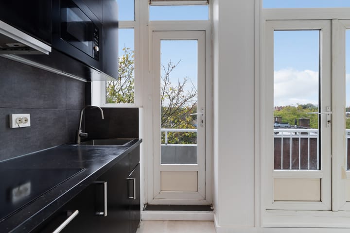 Photo 14 of Frans Bekkerstraat 100-D