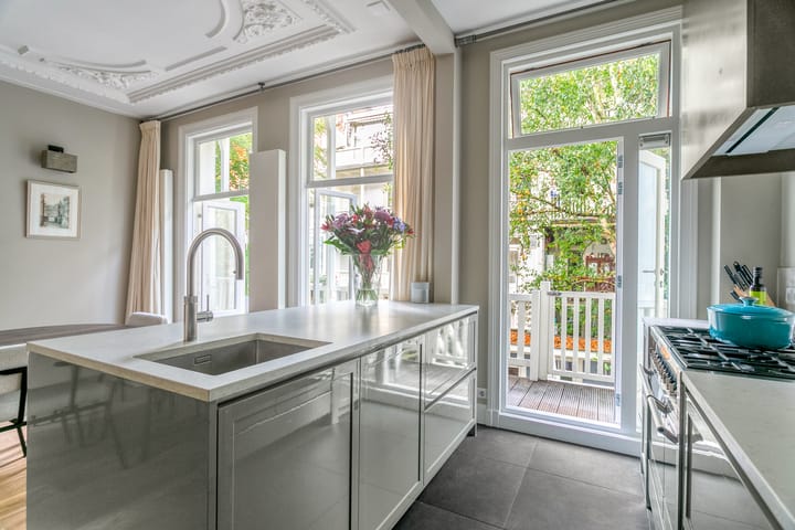 Foto 4 van Van Eeghenstraat 12-H