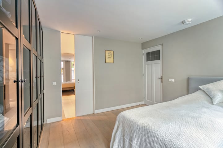 Foto 25 van Van Eeghenstraat 12-H