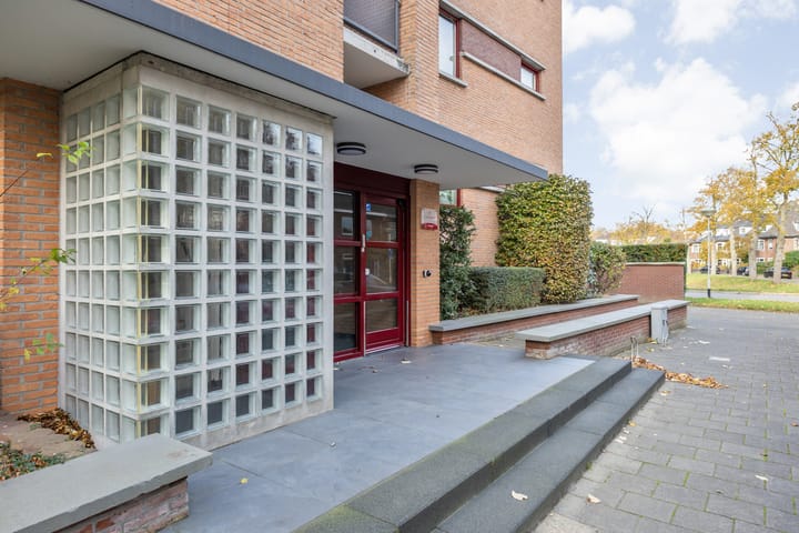 Photo 12 of Beatrixstraat 45