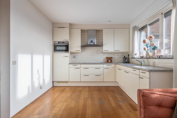 Photo 32 of Beatrixstraat 45