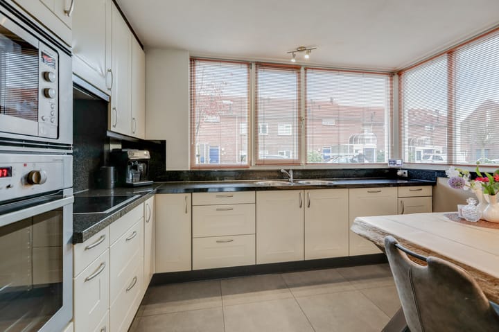 Photo 11 of Klaproosstraat 4