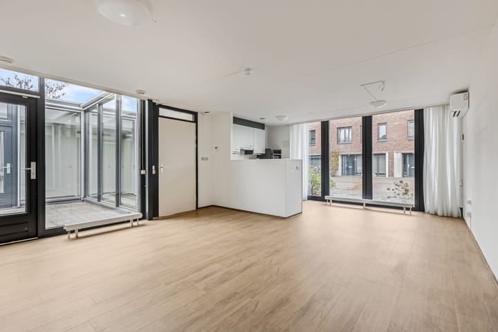 Photo 2 of Trompstraat 75