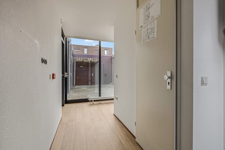 Photo 7 of Trompstraat 75