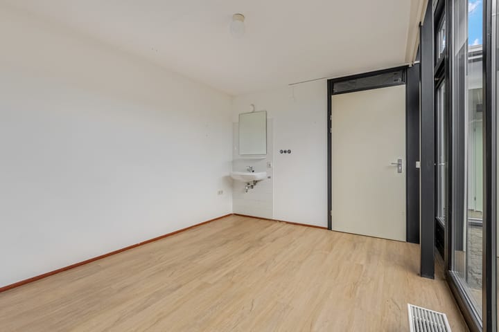 Photo 15 of Trompstraat 75