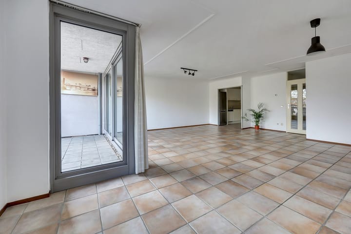 Foto 13 van van Berckelstraat 50