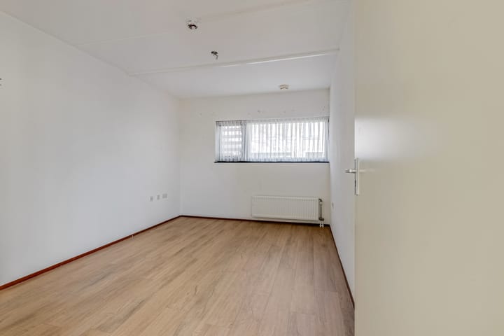 Photo 9 of Trompstraat 77