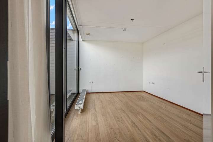 Photo 13 of Trompstraat 77