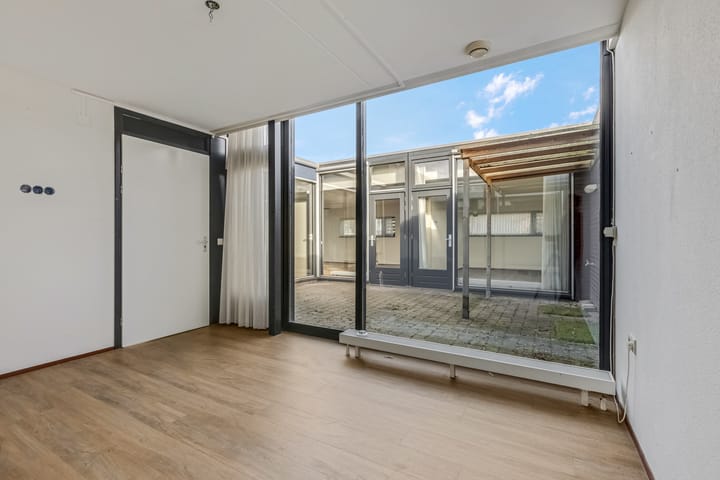 Photo 14 of Trompstraat 77