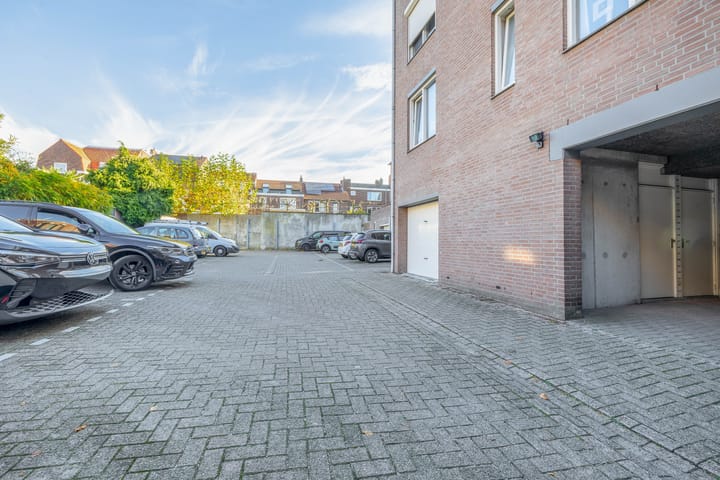 Photo 22 of Lohofstraat 8