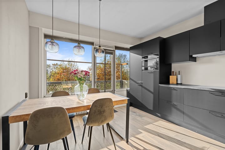 Photo 3 of Televisiebaan 96