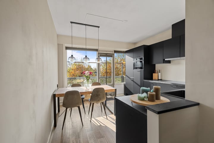 Photo 20 of Televisiebaan 96