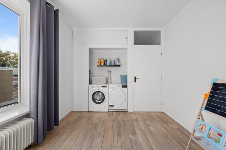 Photo 31 of Televisiebaan 96