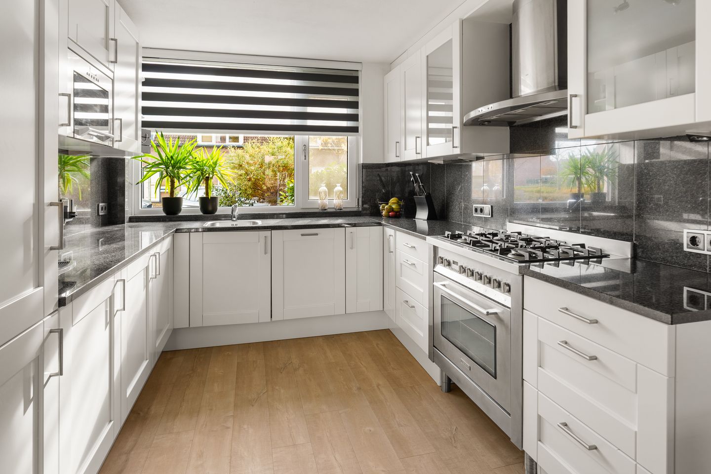 Foto 10 van Leeghwaterstraat 25