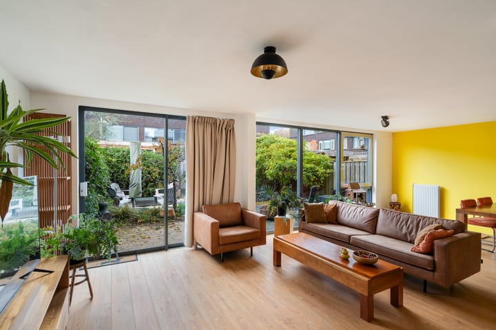 Photo 2 of Weesmeesterstraat 26