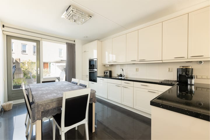 Photo 13 of Barbara van Meertenstraat 16