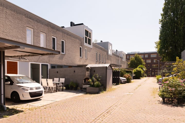 Photo 22 of Barbara van Meertenstraat 16