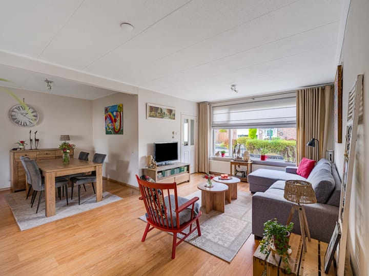 Photo 2 of Pastoor Oomenlaan 32