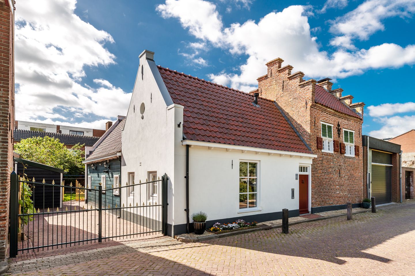 View photo 2 of Molenwal 32