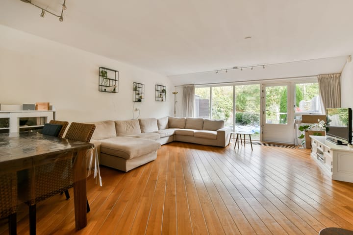 Photo 2 of Marketentster 80