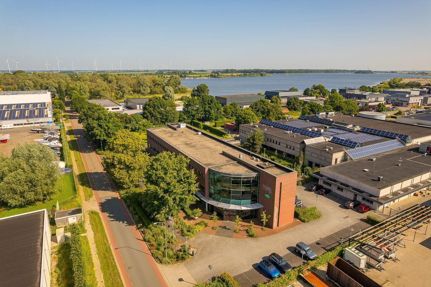 Bekijk foto 3 van J.P. Broekhovenstraat 16