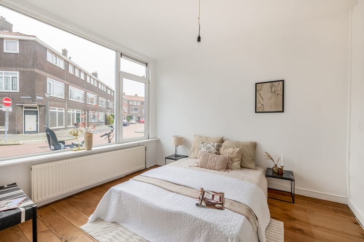 Photo 4 of Bachstraat 1