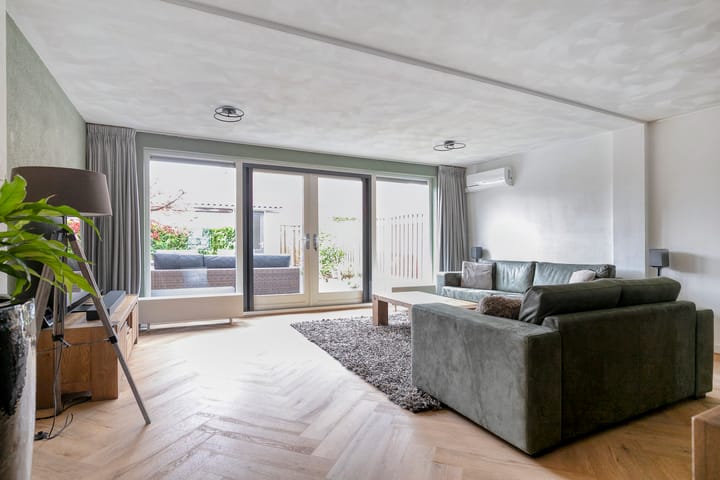 Photo 2 of Scharwoudestraat 69