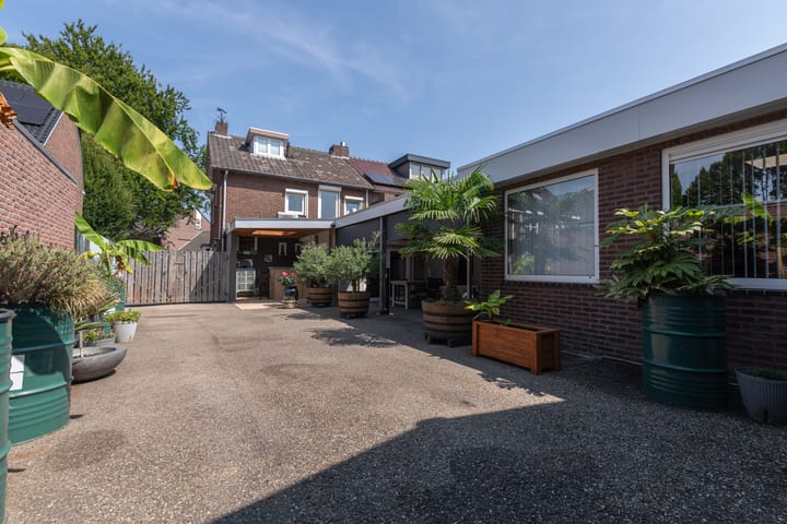 Photo 40 of Cornelisstraat 7