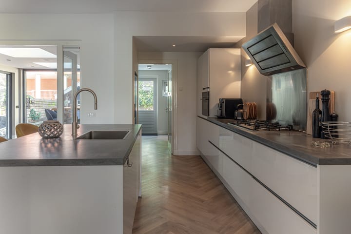 Photo 18 of van Maasdijkstraat 3