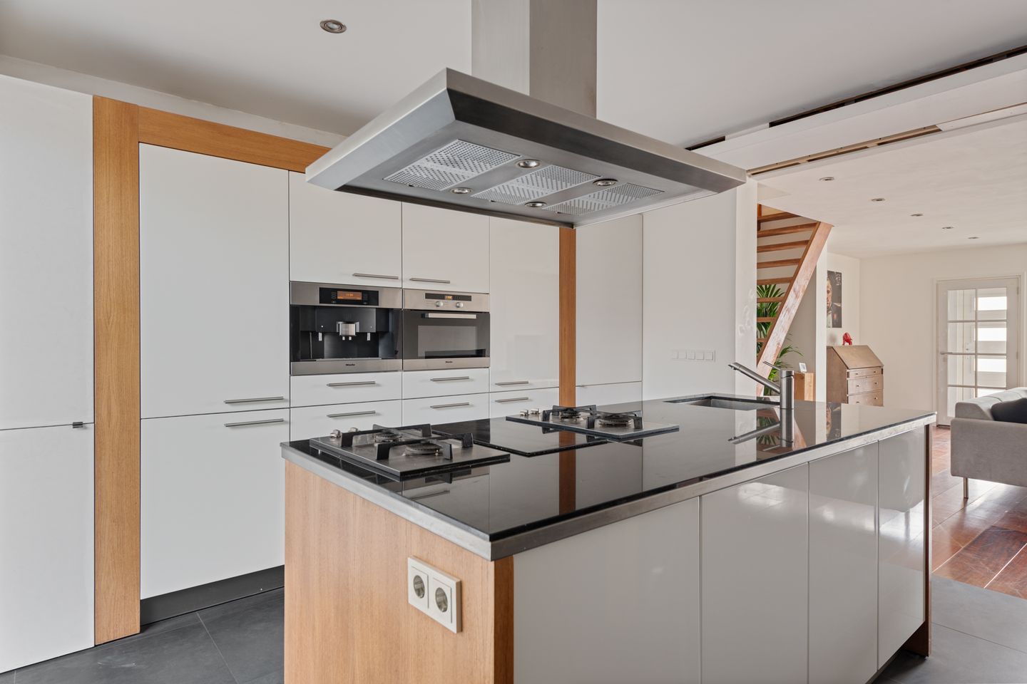 Photo 10 of Wilhelminastraat 13