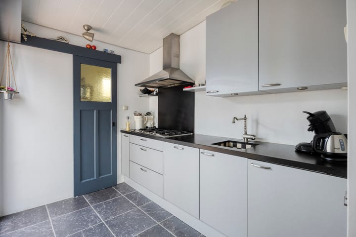 Photo 11 of Prins Hendrikstraat 17