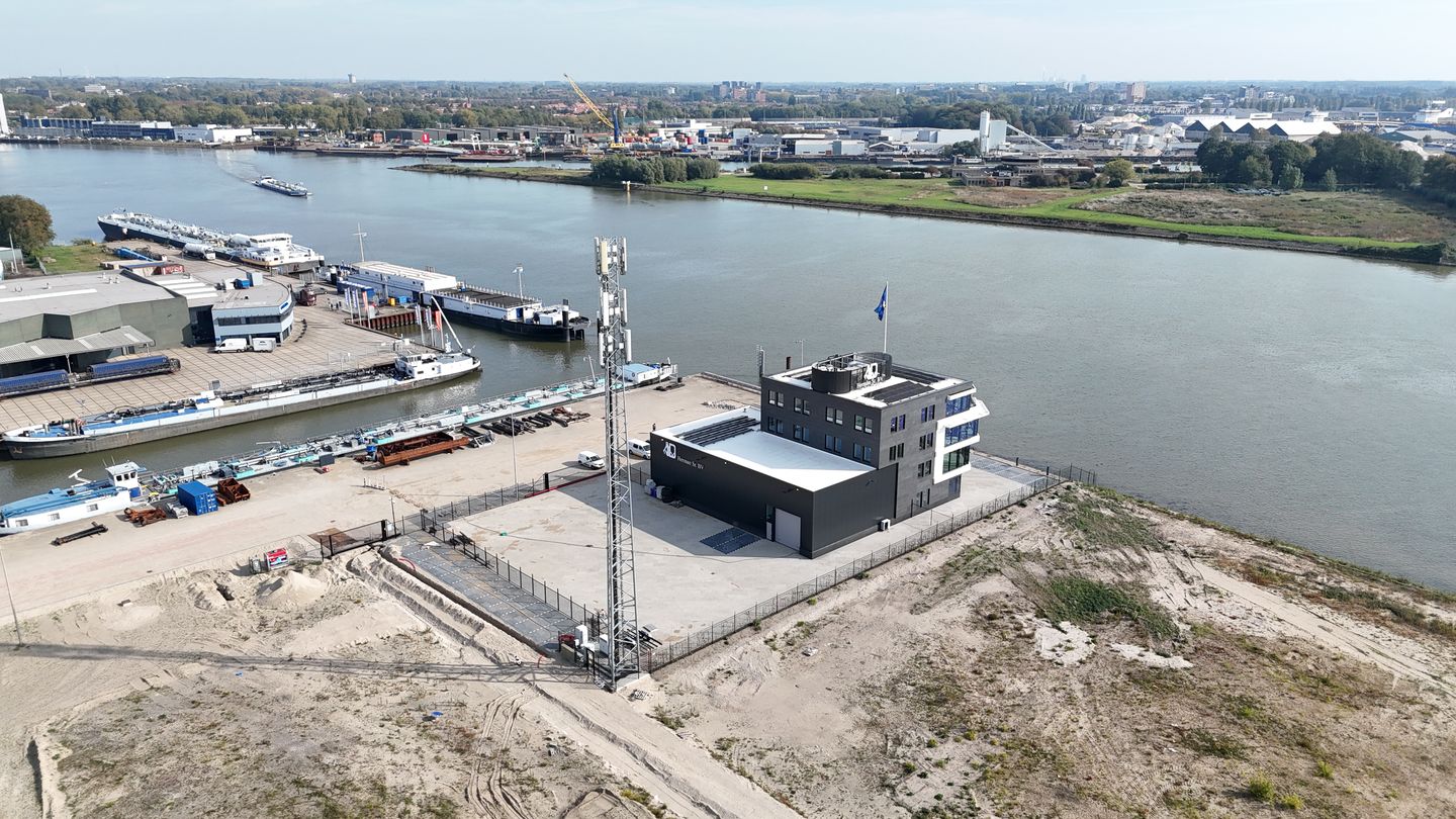 View photo 2 of Lindtsedijk 10-E