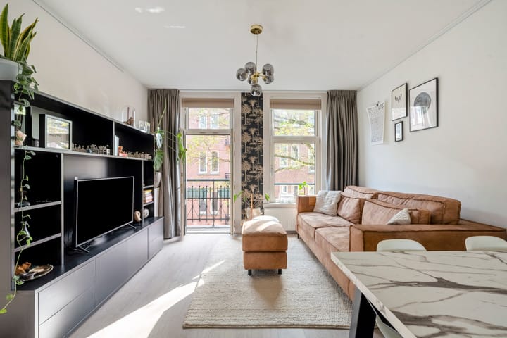 Photo 2 of Rochussenstraat 10-2