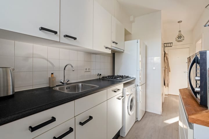 Photo 12 of Rochussenstraat 10-2