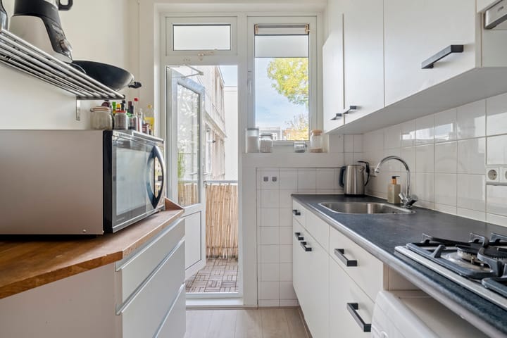 Photo 13 of Rochussenstraat 10-2