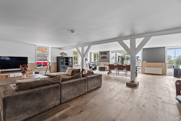 Photo 23 of Benedeneind NZ 384