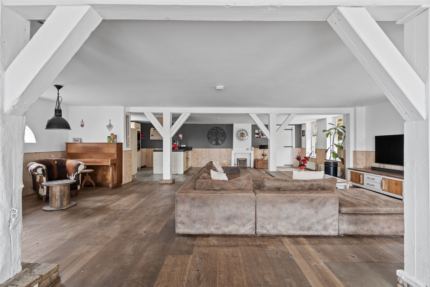 Foto 25 van Benedeneind NZ 384