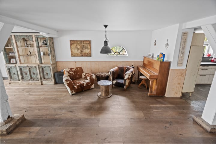 Photo 38 of Benedeneind NZ 384